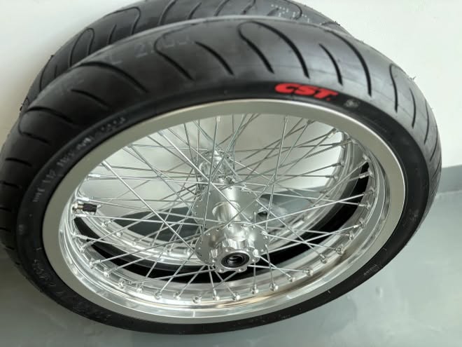 Surron lbx supermotos 17 inch