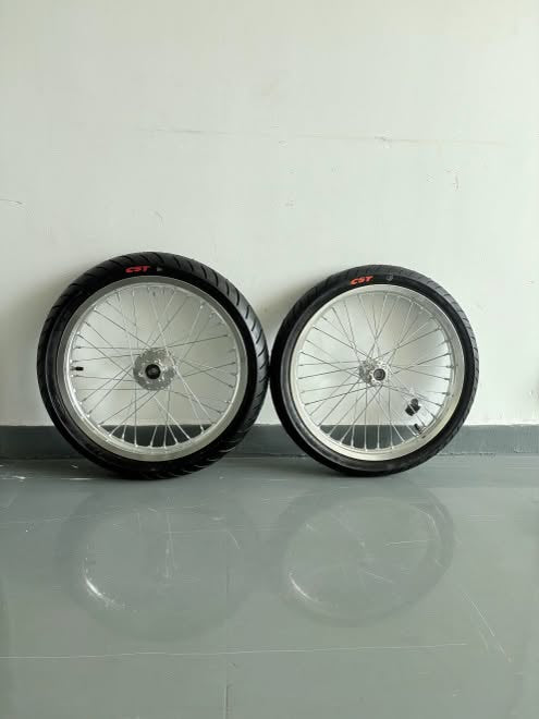 Talaria XXX Supermotos 17 inch